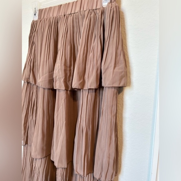 Elegant Tan Midi Skirt - Picture 3 of 5